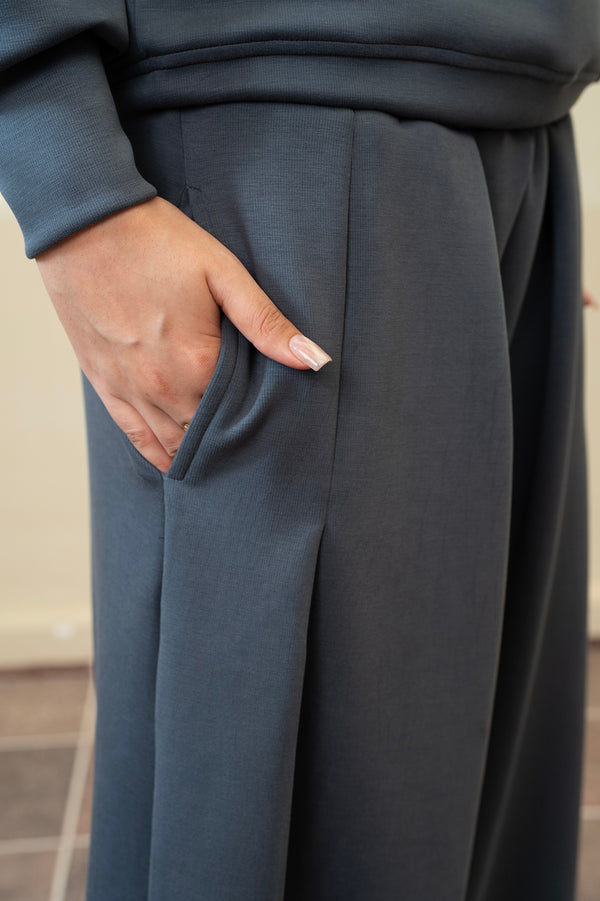 Pleatfall Stratified Sea Sweatpant