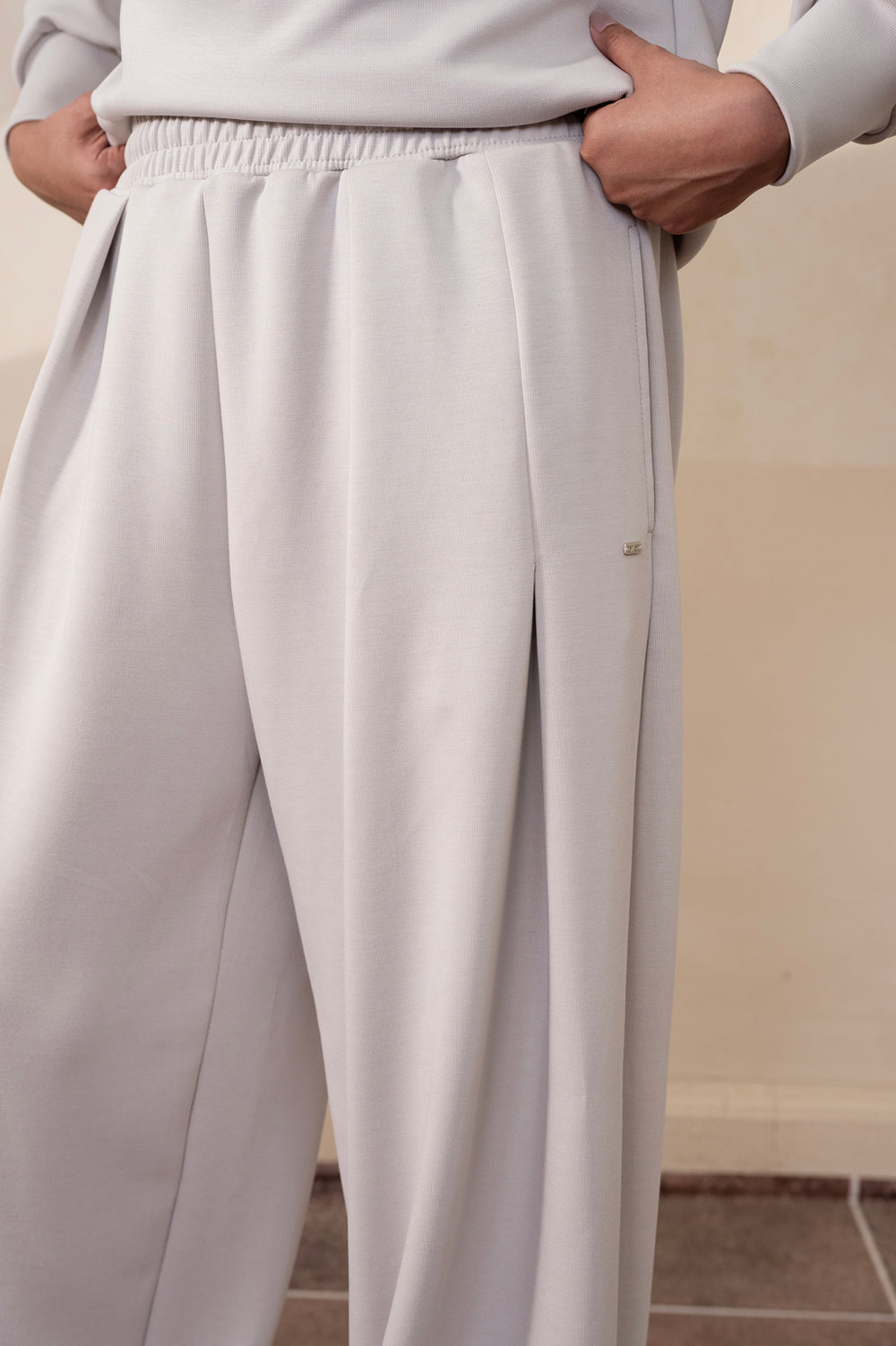 Pleatfall Silver Grey Sweatpant