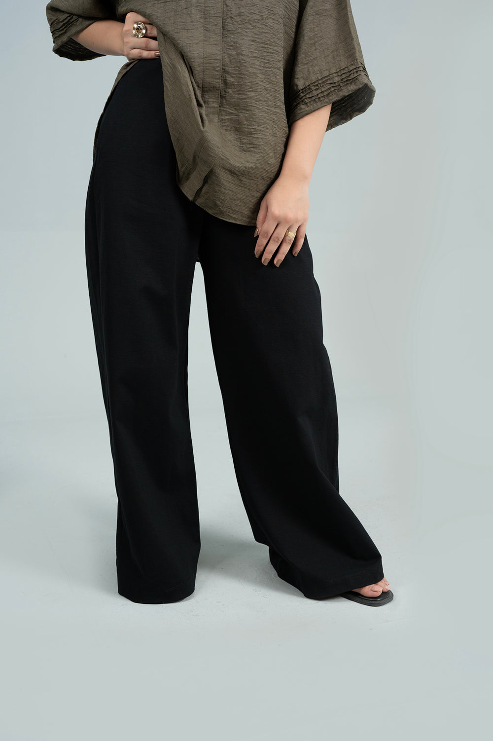 Vanta Wide-Leg Black Trouser