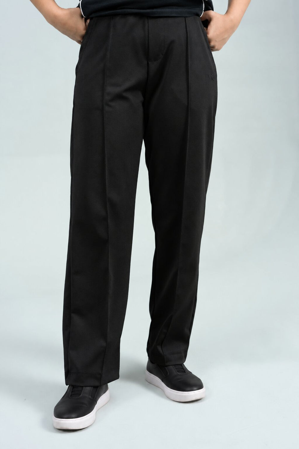 Line Pin-Tuck Trouser